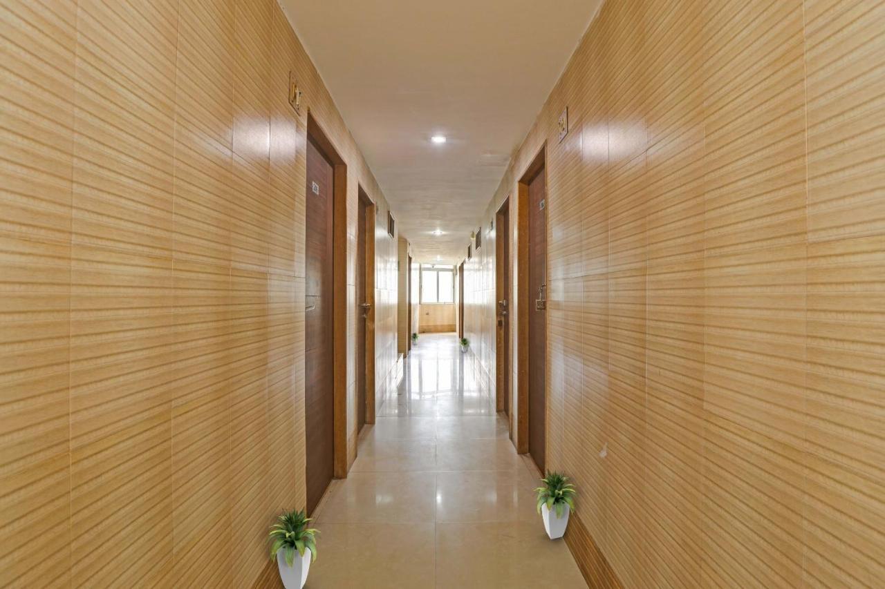 Oyo Flagship 80463 Hotel Mini Palace Βαντοντάρα Εξωτερικό φωτογραφία