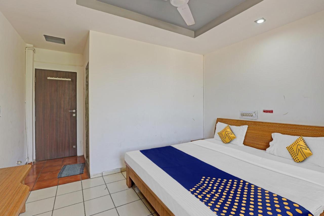 Oyo Flagship 80463 Hotel Mini Palace Βαντοντάρα Εξωτερικό φωτογραφία