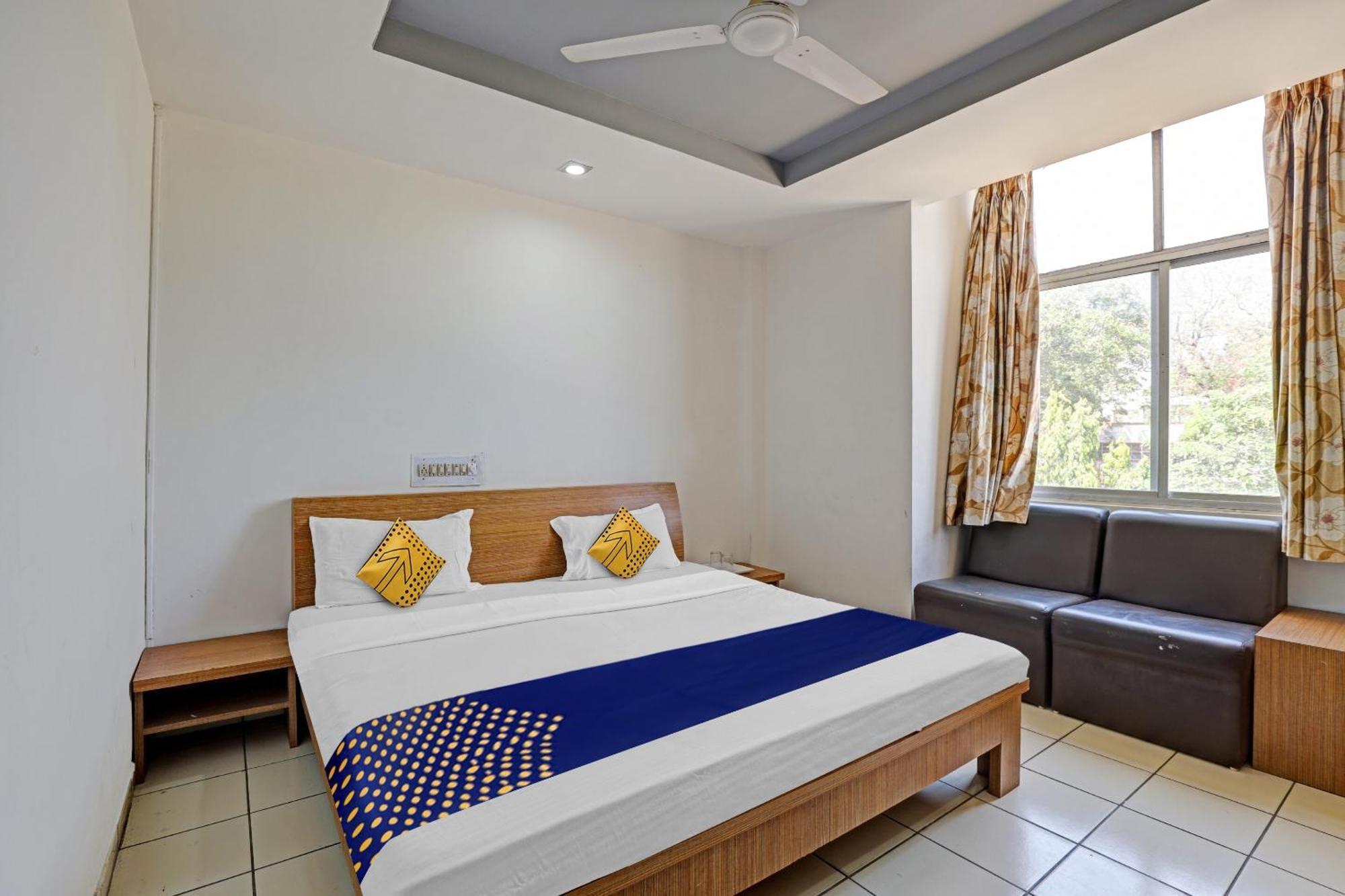 Oyo Flagship 80463 Hotel Mini Palace Βαντοντάρα Εξωτερικό φωτογραφία