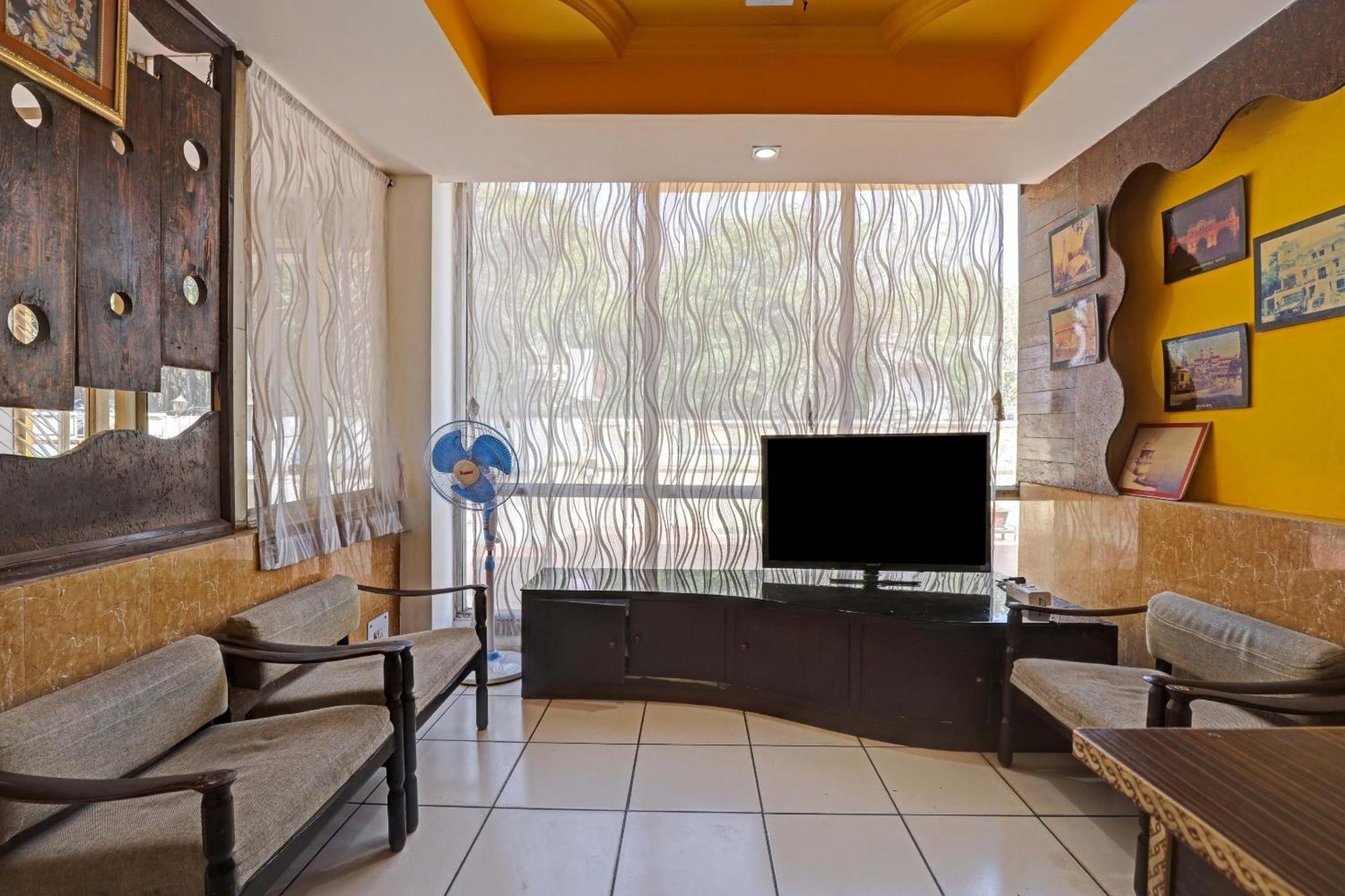 Oyo Flagship 80463 Hotel Mini Palace Βαντοντάρα Εξωτερικό φωτογραφία