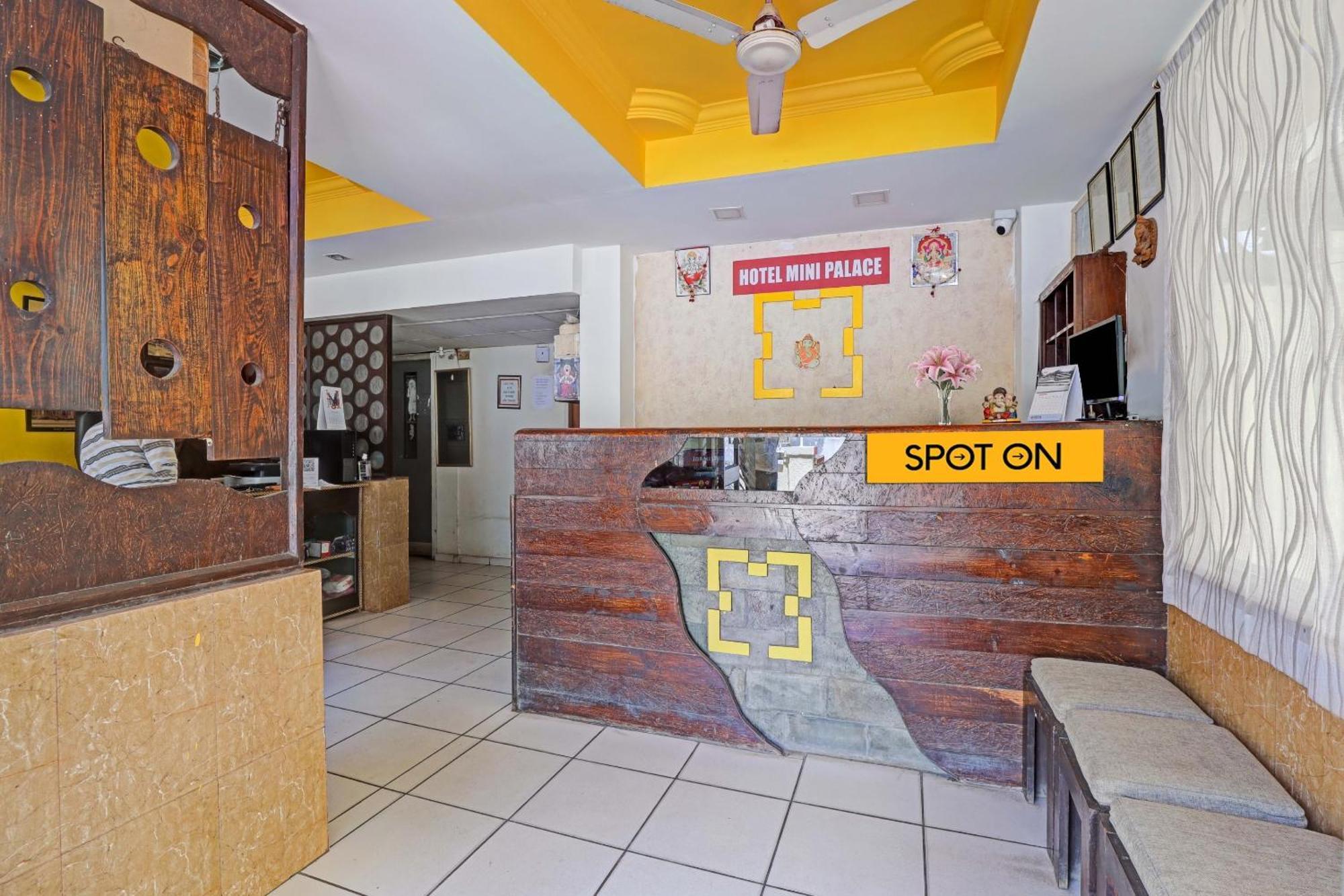 Oyo Flagship 80463 Hotel Mini Palace Βαντοντάρα Εξωτερικό φωτογραφία