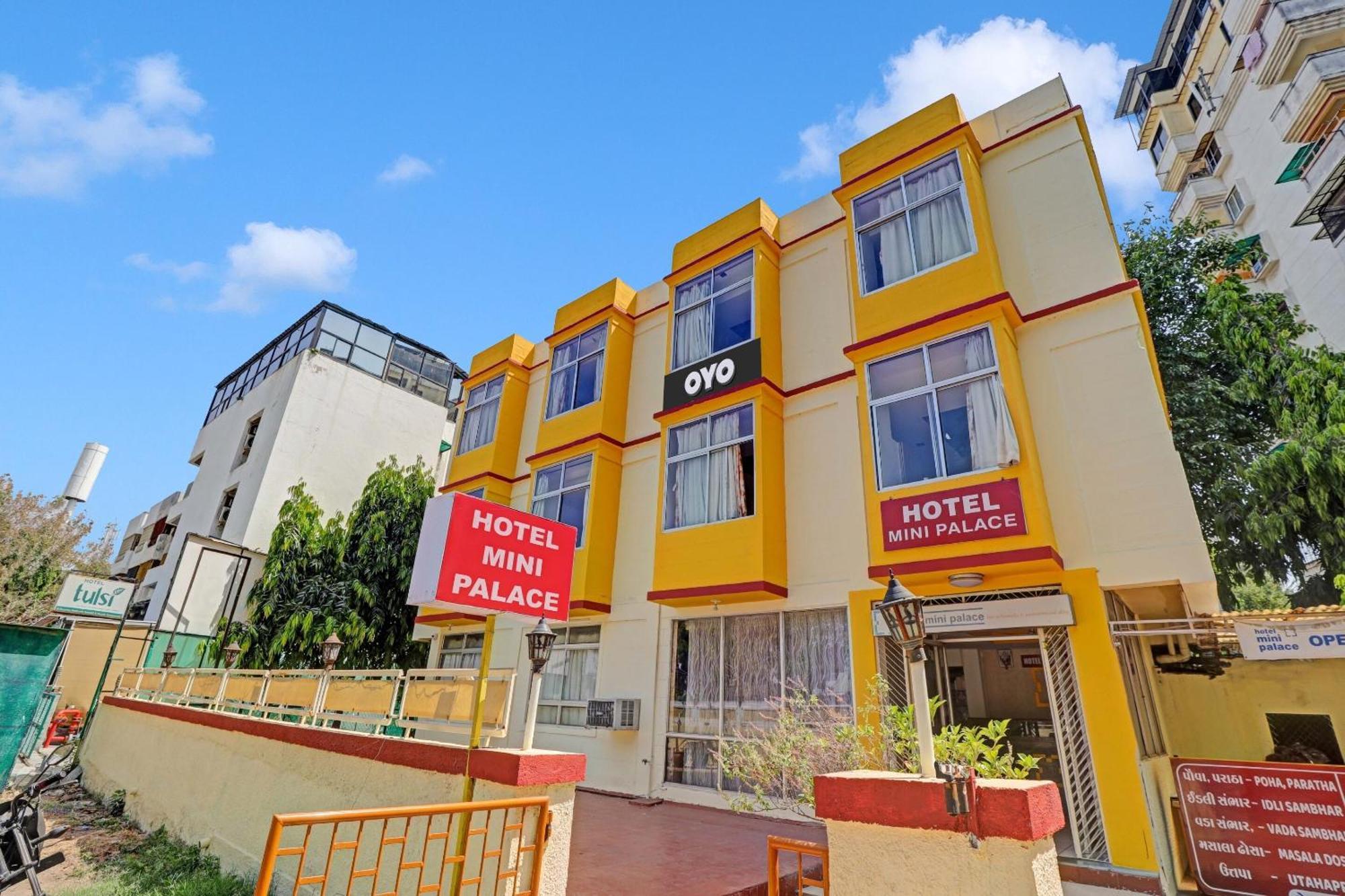 Oyo Flagship 80463 Hotel Mini Palace Βαντοντάρα Εξωτερικό φωτογραφία